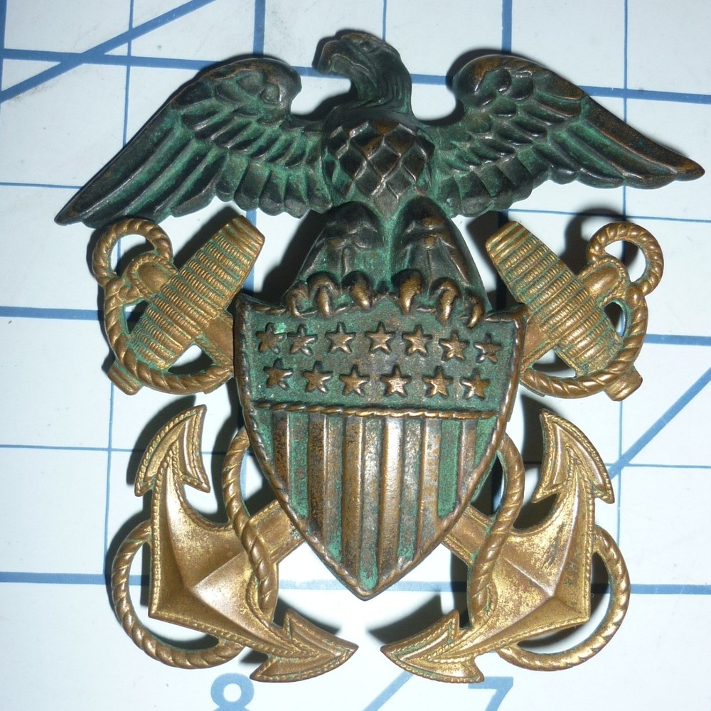 Antique Gemsco WWII Merchant Marine Eagle Shield Crossed Anchors Cap Insignia - Picture 2 of 4
